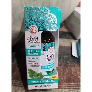 Guru Nanda Natural Oil Pulling Oral Rinse + Flossers Farmed Mint 3 oz.